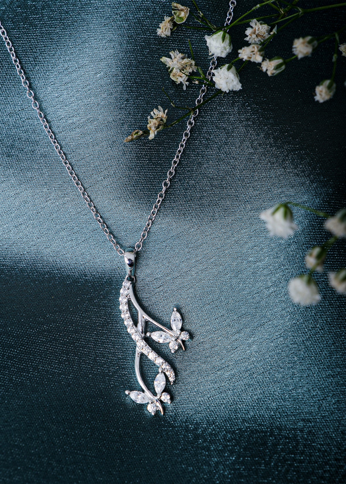 Silver Nature Leafy Pendant Necklace