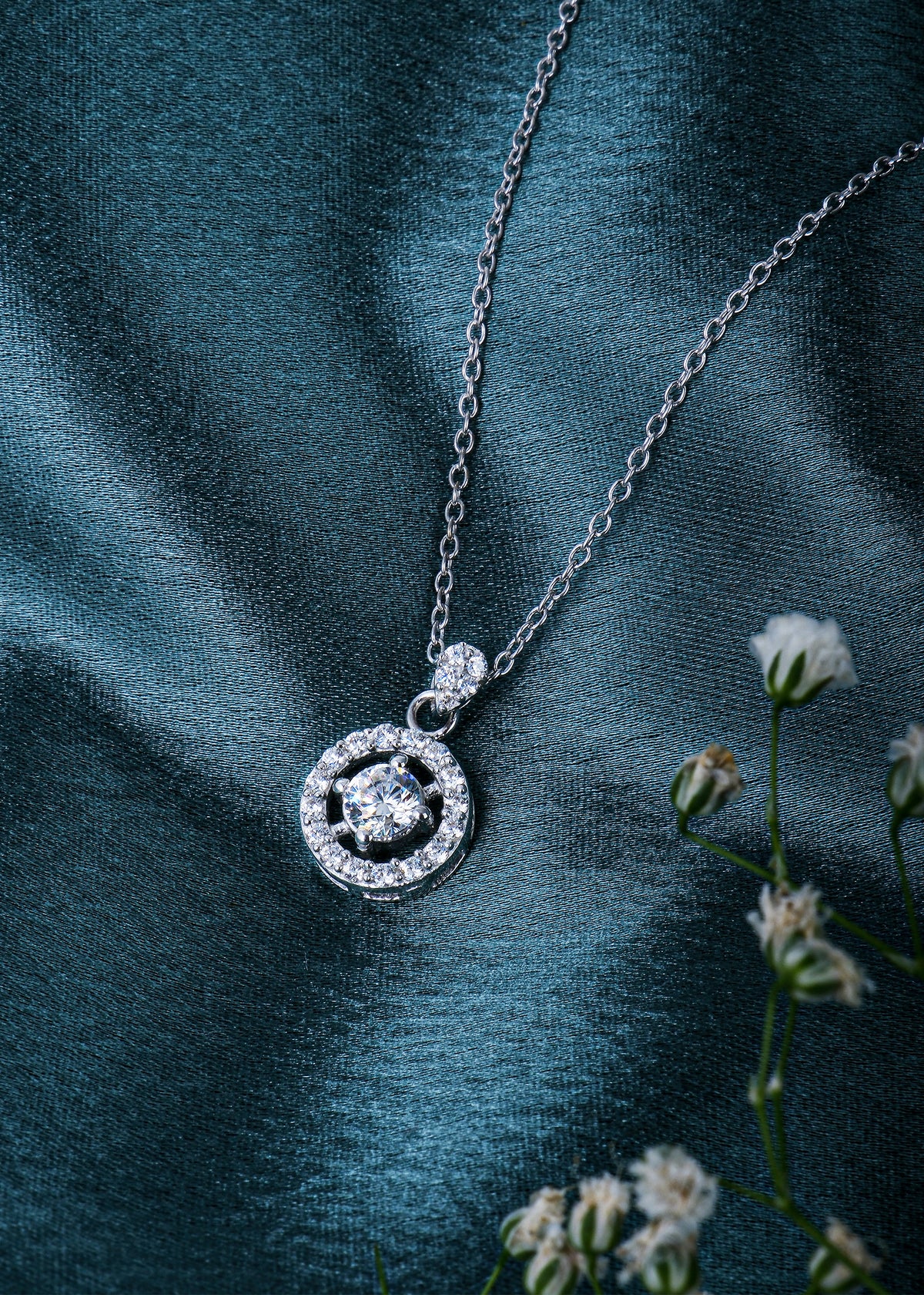 Silver Hanna Halo Solitaire Necklace