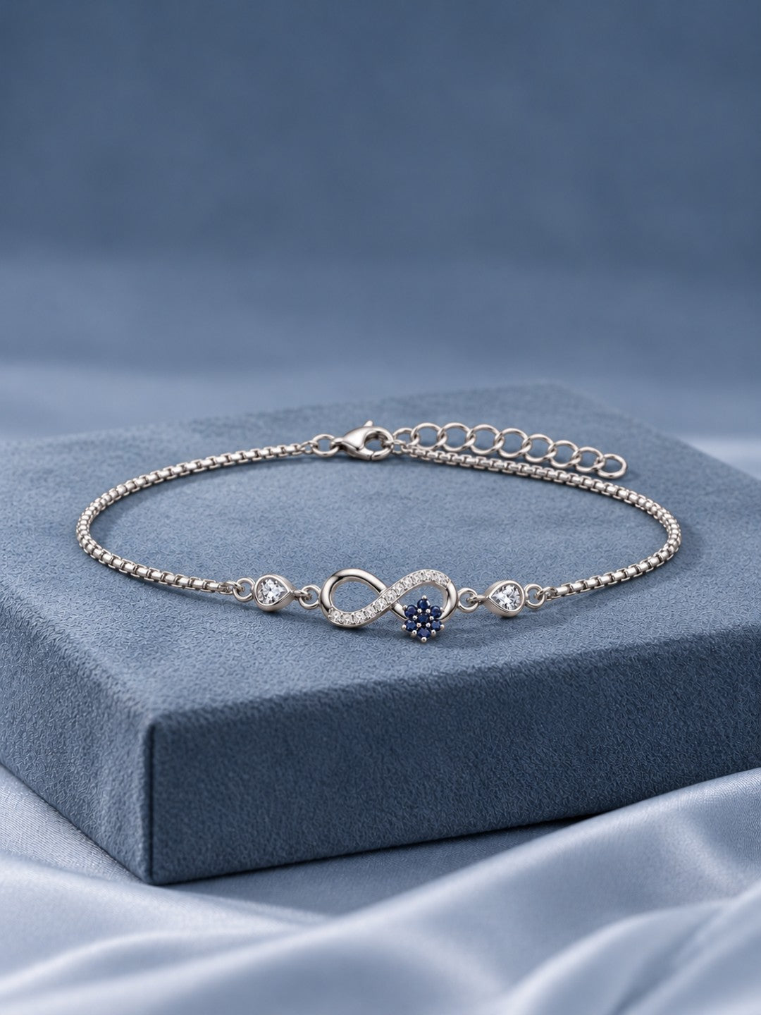 Infinity Fleur Chain Bracelet