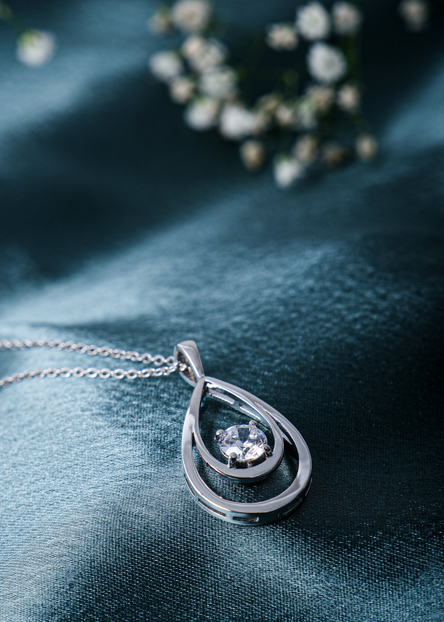 Silver Teardrop Pendant Necklace