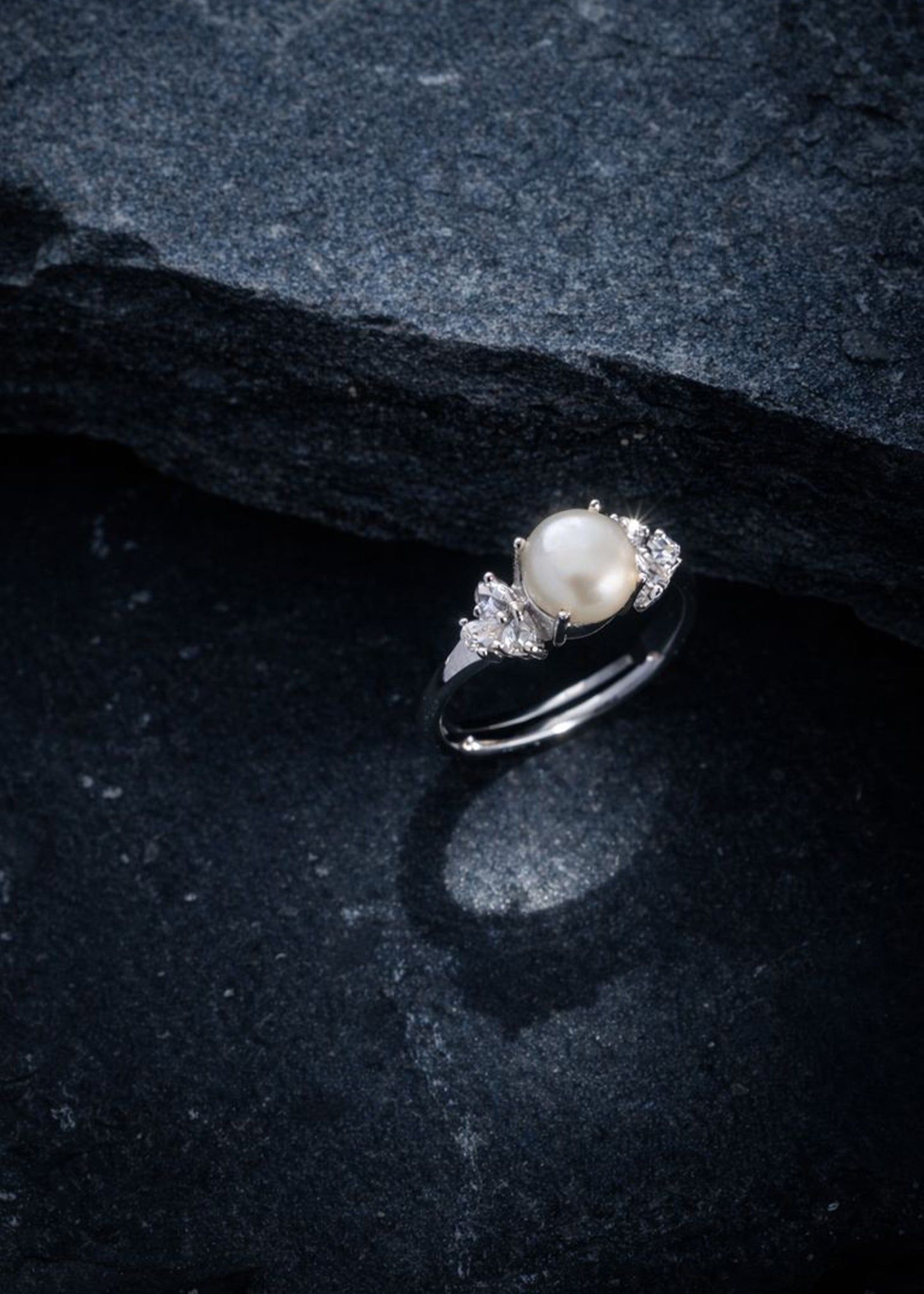 Silver Pearl Fleur Ring