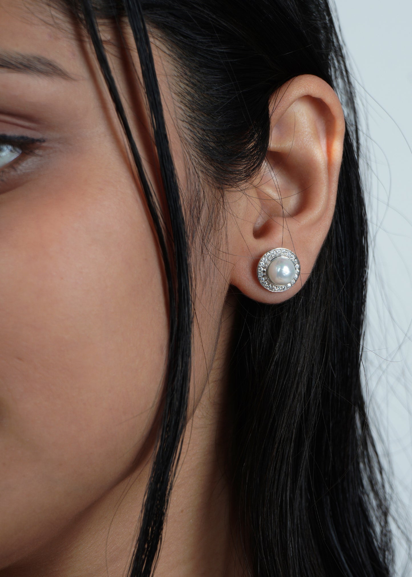 Silver Neha Noor Pearl Stud Earring